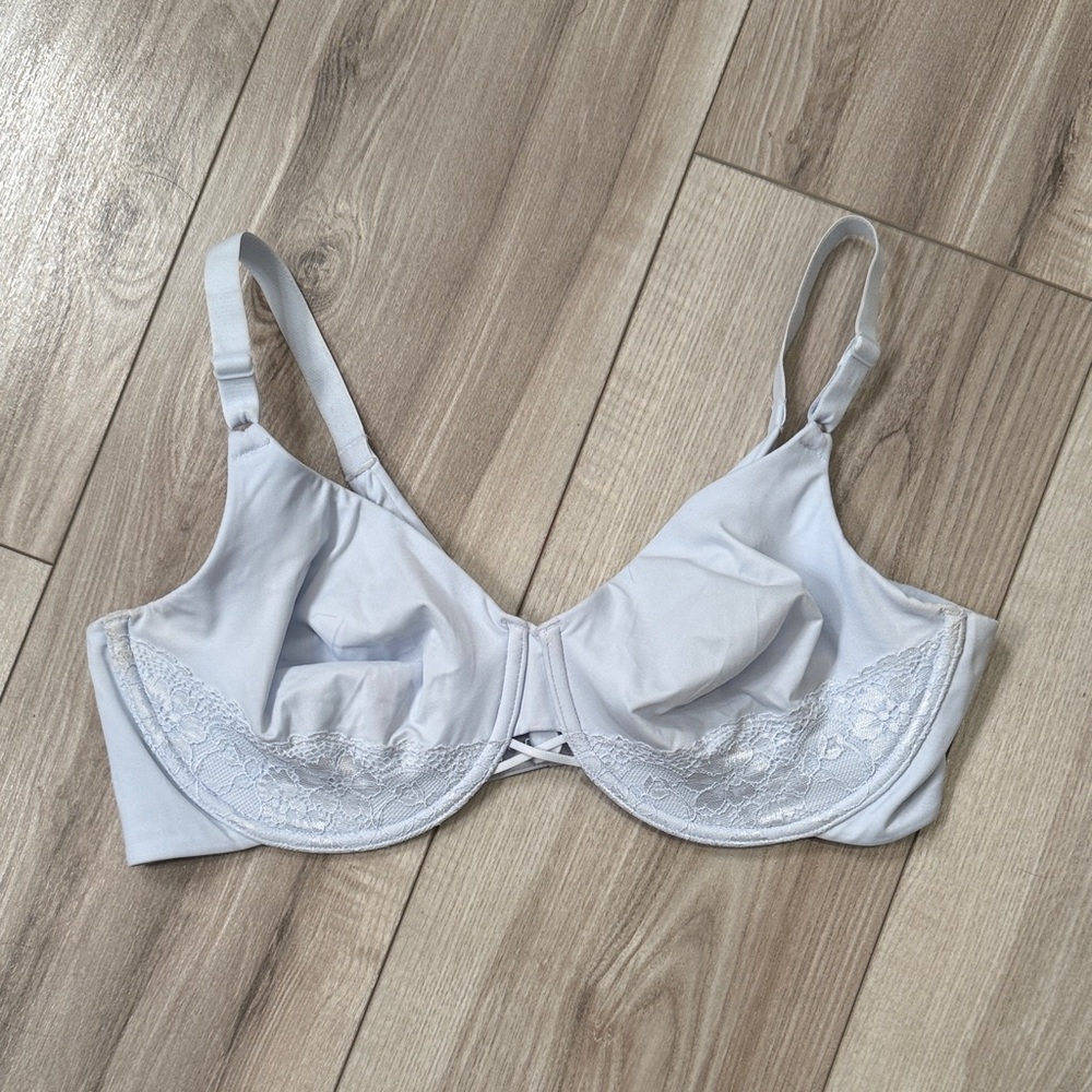 NWOT Vanity Fair Soft White Lace Bra - 42C